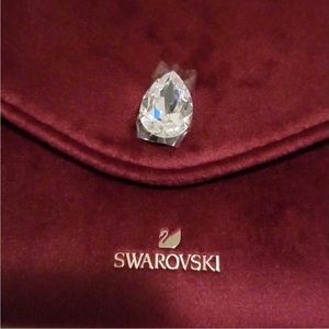 ✨BRAND NEW SWAROVSKI CLUCH ✨